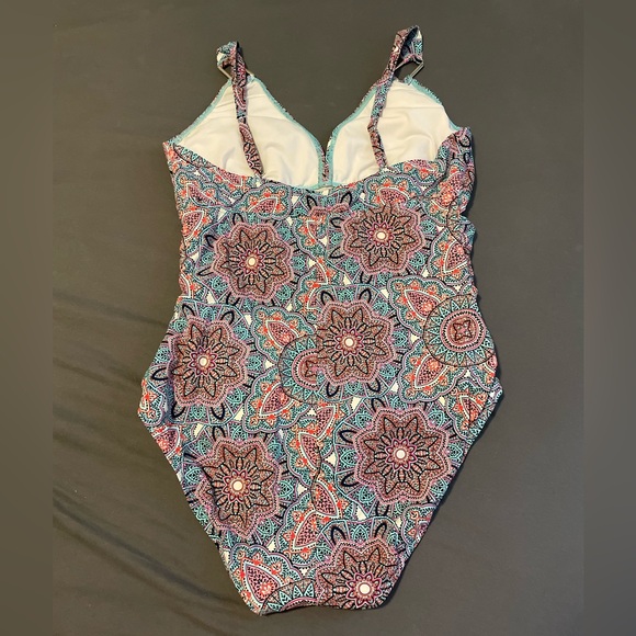 Love Your Assets by Spanx One Piece Swimsuit Mandela Design Women’s XL - Picture 2 of 3